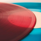 Ilustración para el artículo titulado Por qué los vinilos son todavía la mejor forma de comprar música